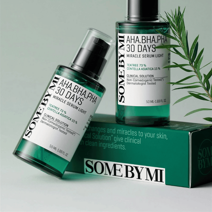 Some By Mi AHA, BHA, PHA 30 Days Miracle Serum är en innovativ formel som kombinerar 73% te-trädolja och 15% centella asiatica för att ge en effektiv lösning mot orenheter och hudproblem. Detta serum exfolierar skonsamt, återfuktar och ger en strålande hud på bara 30 dagar. Dermatologiskt testat och icke-komedogent, det är perfekt för alla hudtyper, inklusive känslig hud. Låt ditt ansikte stråla med denna mirakellösning!