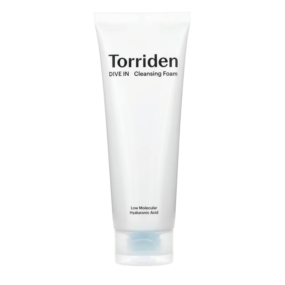 En tub DIVE-IN Low Molecular Hyaluronic Acid Cleansing Foam 150ml från Torriden på vit bakgrund.