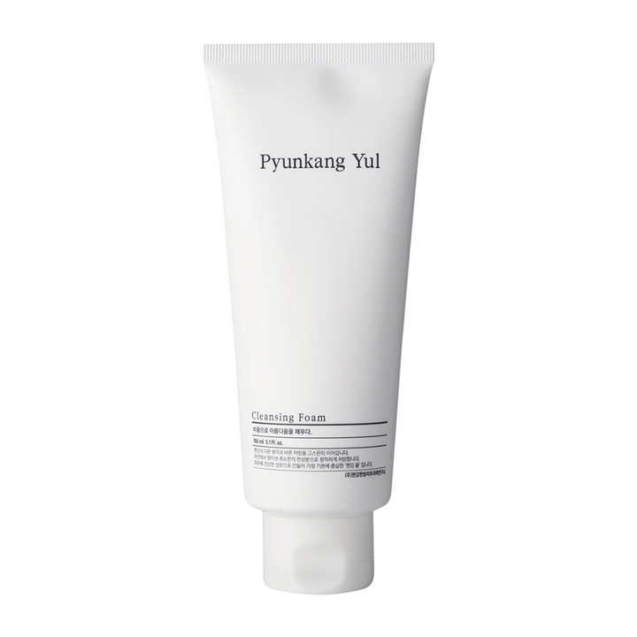 En tub Pyunkang Yul Cleansing Foam 150ml, på vit bakgrund.