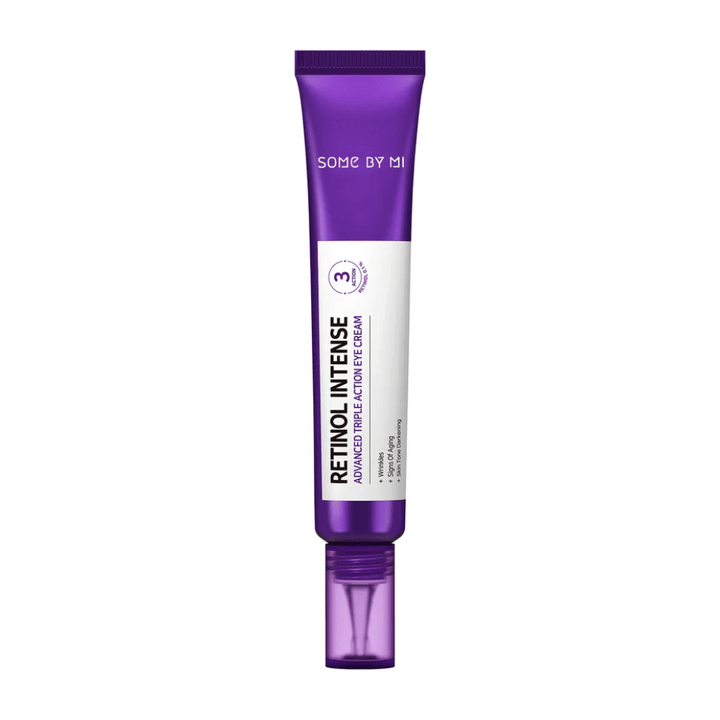 En tub Retinol Intense Advanced Triple Action Eye Cream 30ml med retinol från SOME BY MI på vit bakgrund.