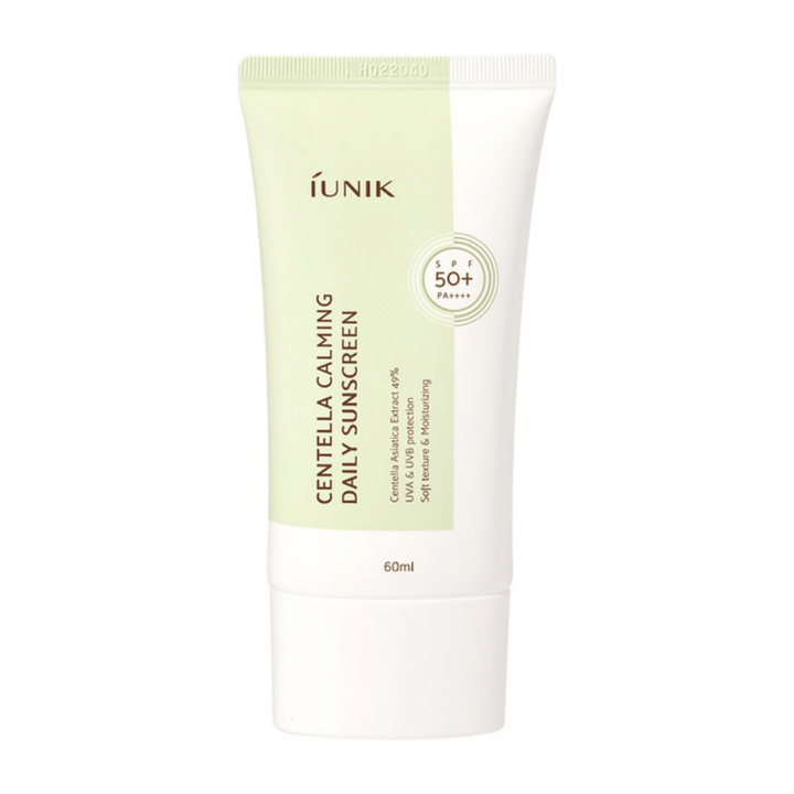 En tub iUNIK Centella Calming Daily Sunscreen 60ml med SPF 50+ och skydd mot UVA- och UVB-strålar på vit bakgrund.